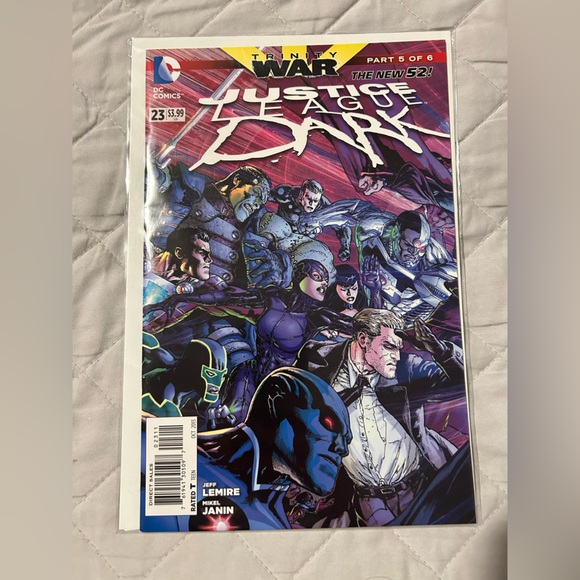 DC’S NEW 52 JUSTICE LEAGUE - Picture 6 of 7